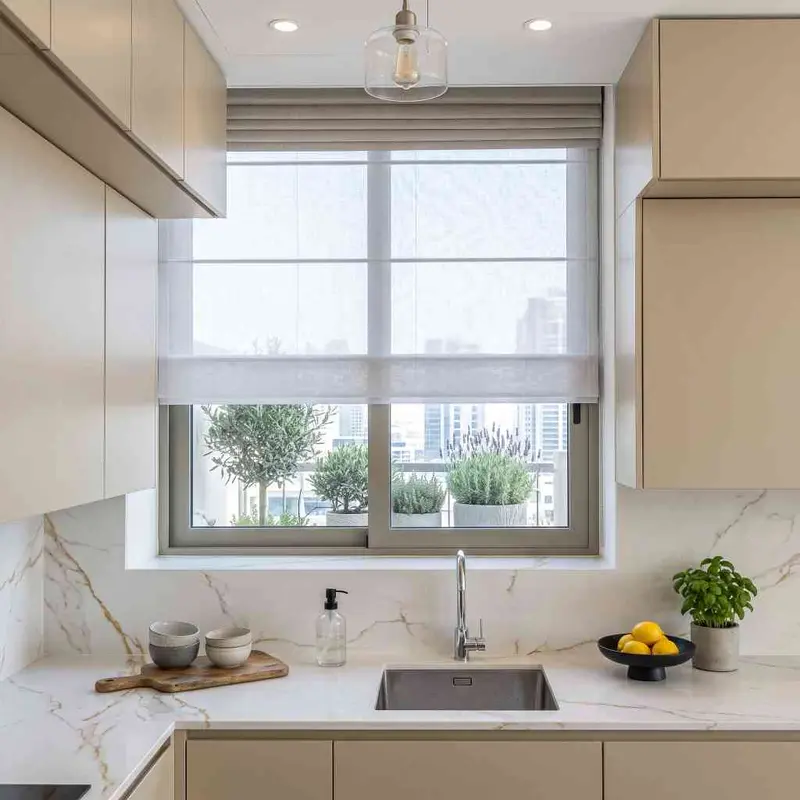بلايند المطابخ fitted in a Dubai home